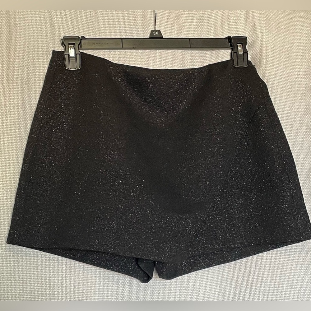 NWT Glam skort